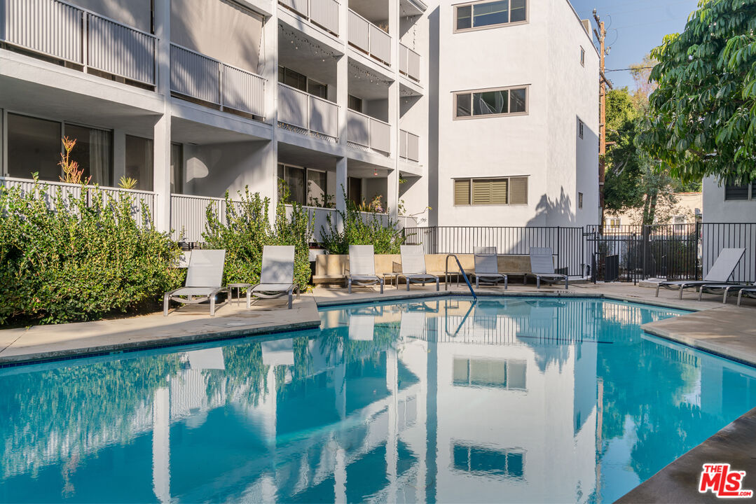 850 N Kings Rd Unit: 102