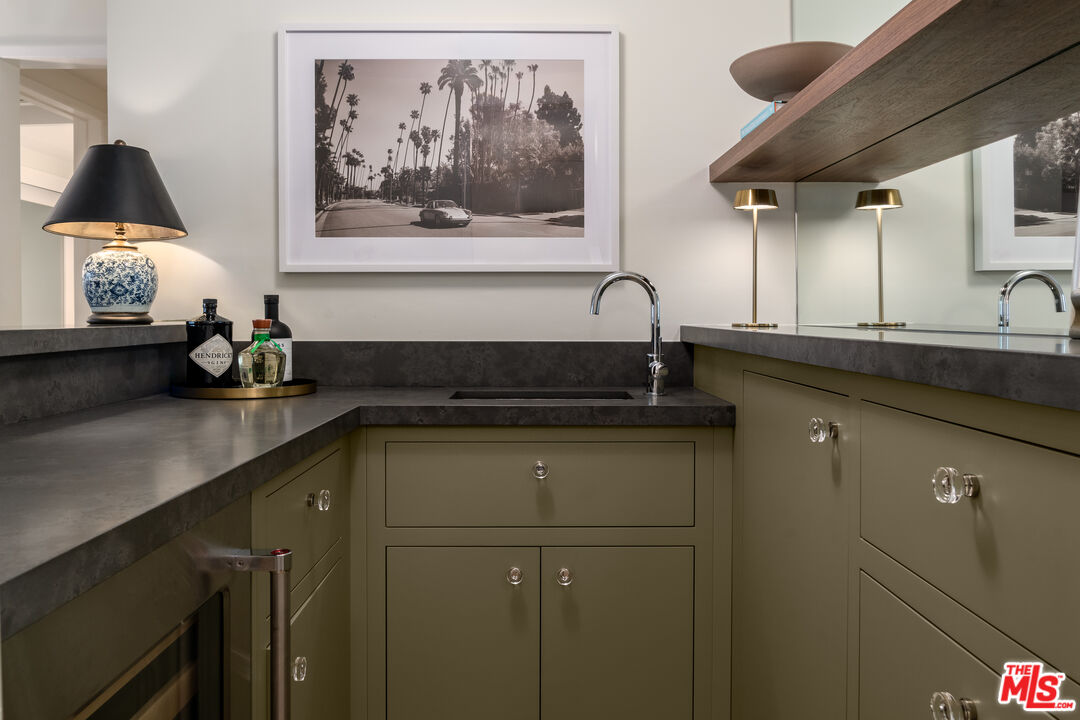 850 N Kings Rd Unit: 102