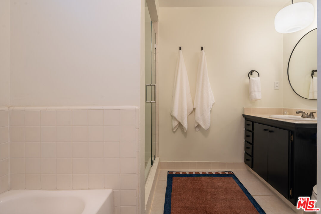 850 N Kings Rd Unit: 102