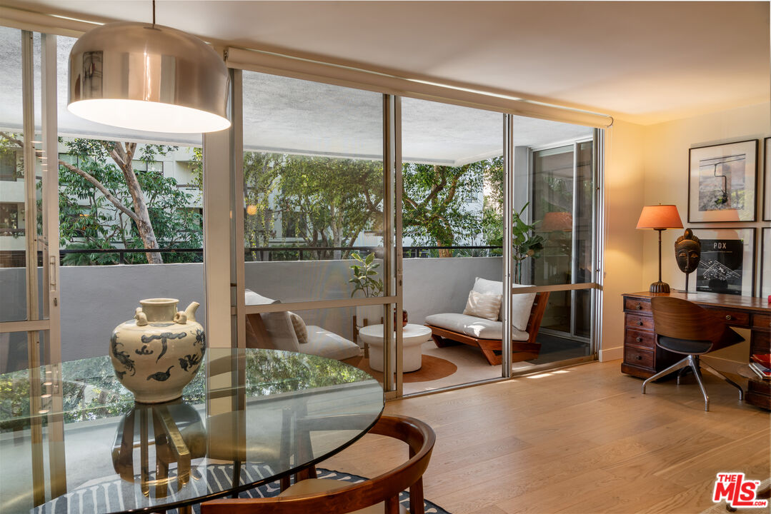 850 N Kings Rd Unit: 102