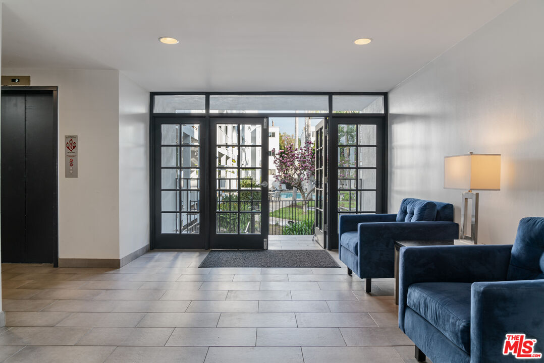 850 N Kings Rd Unit: 102