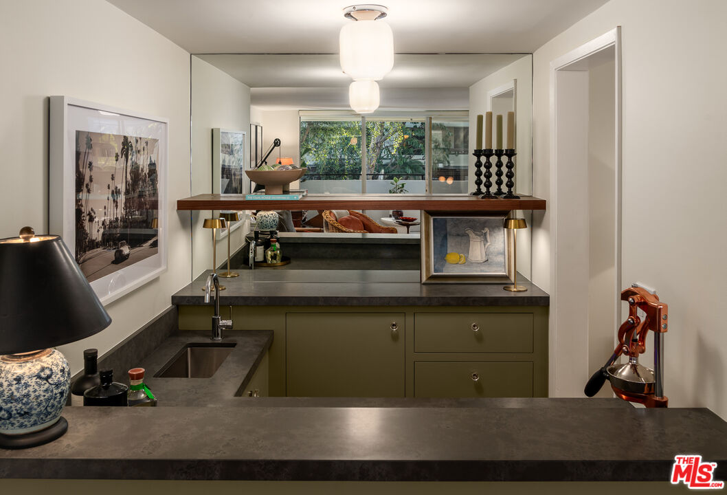 850 N Kings Rd Unit: 102