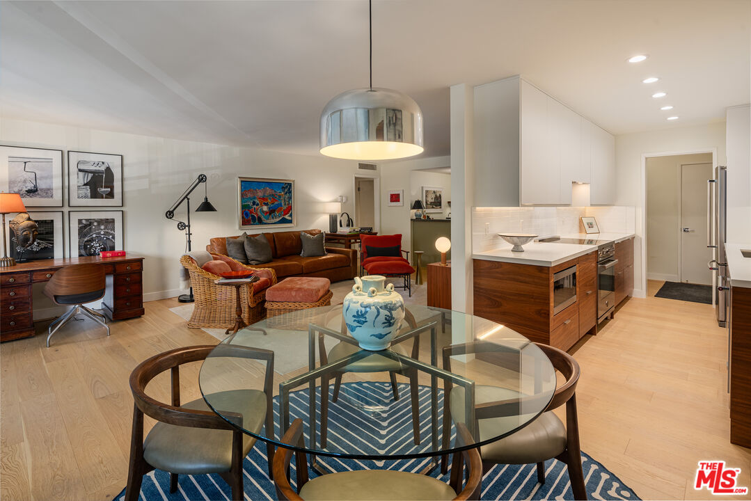 850 N Kings Rd Unit: 102