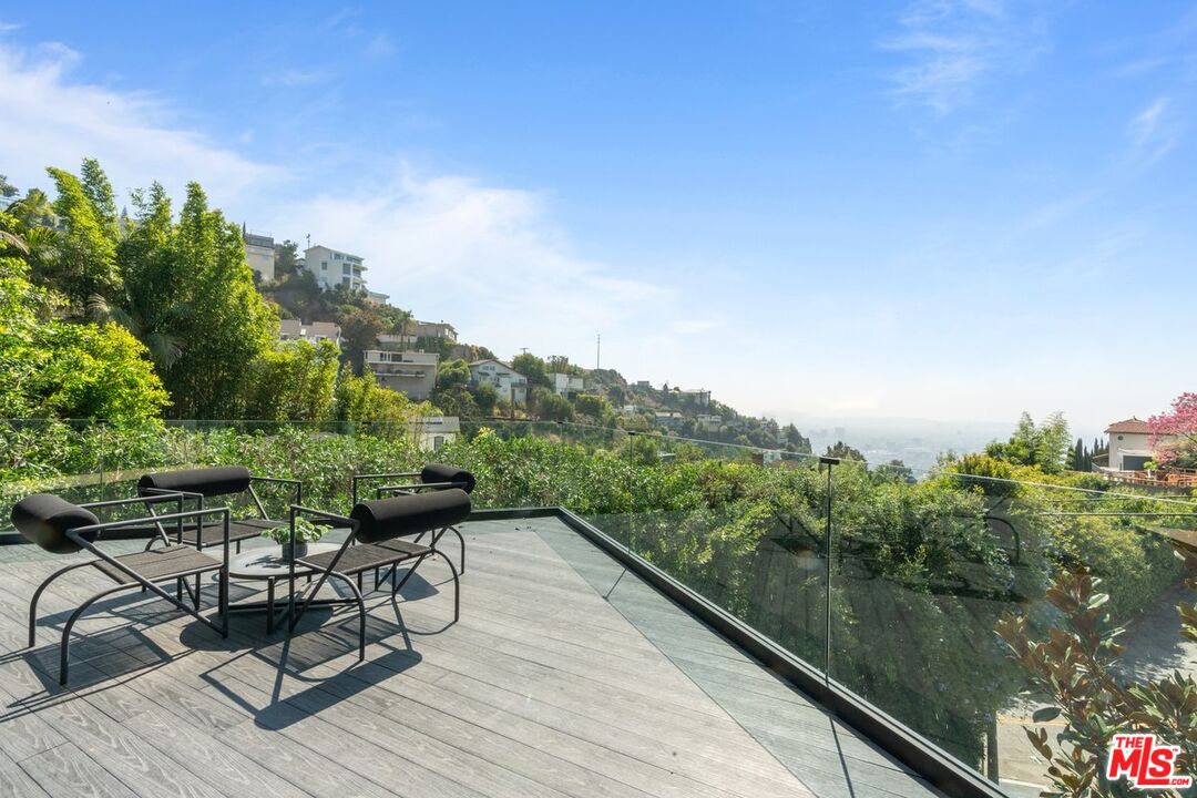 1626 Sunset Plaza Dr