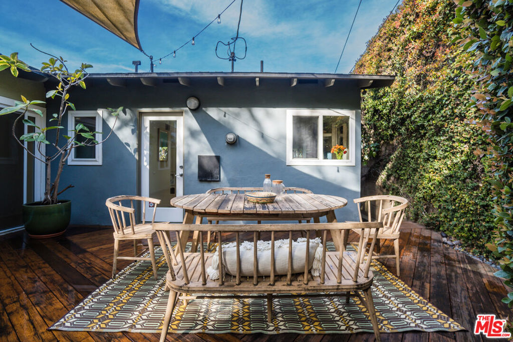 1816 Hollyvista Avenue