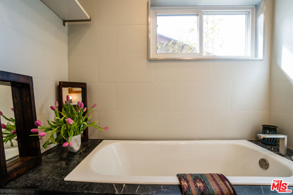 1816 Hollyvista Avenue