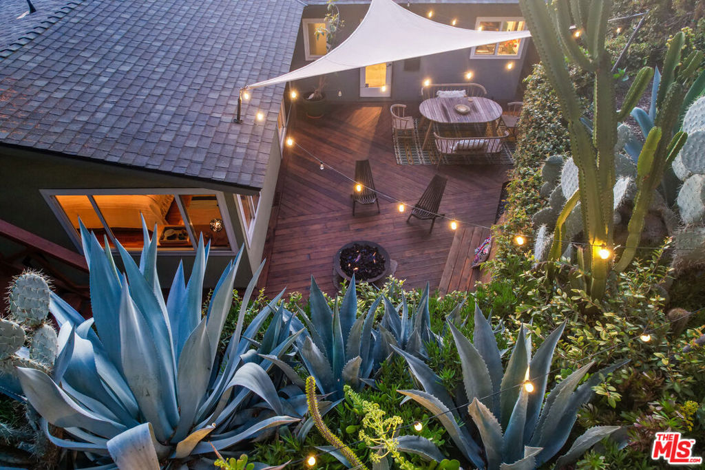 1816 Hollyvista Avenue