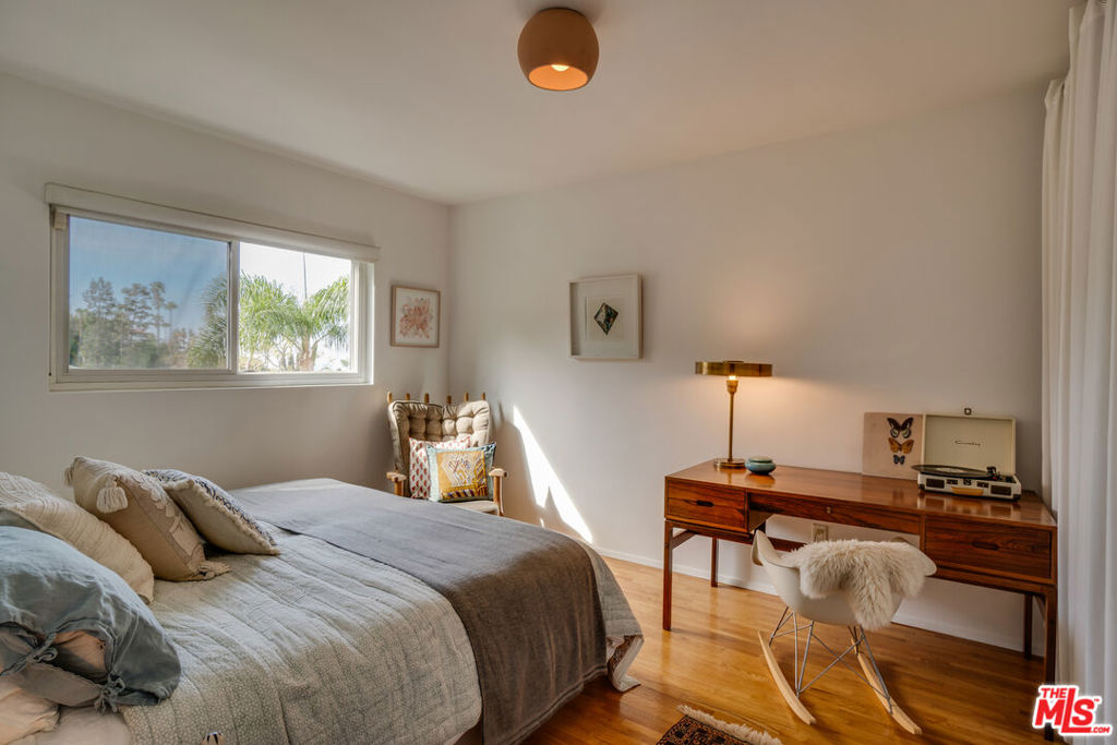 1816 Hollyvista Avenue