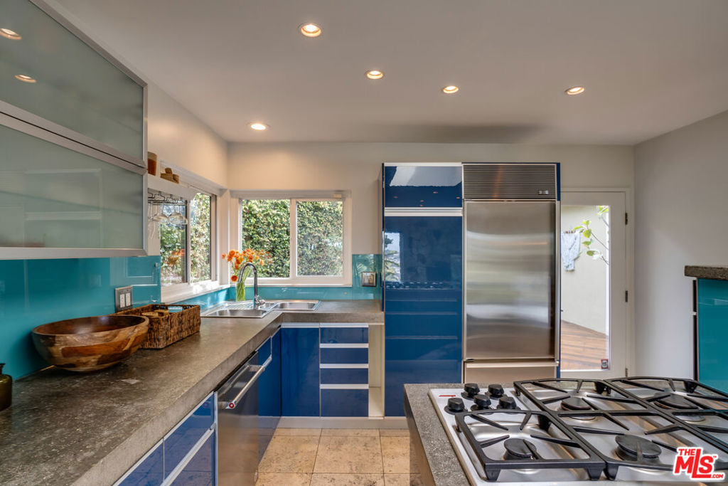 1816 Hollyvista Avenue