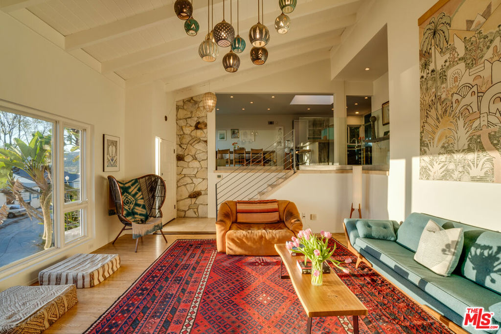 1816 Hollyvista Avenue