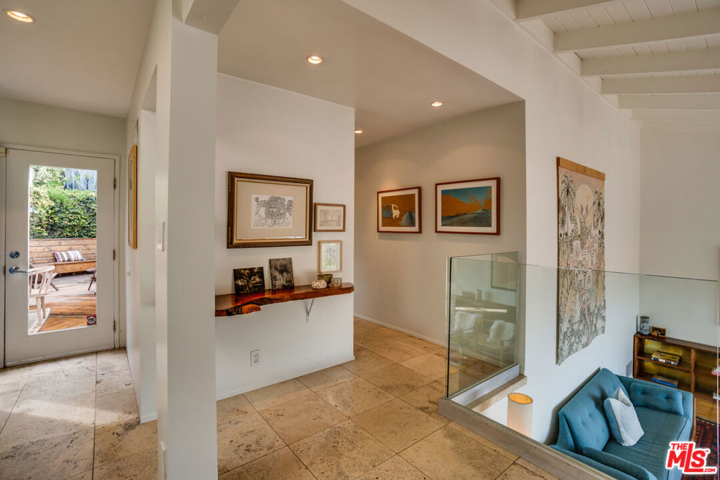 1816 Hollyvista Avenue