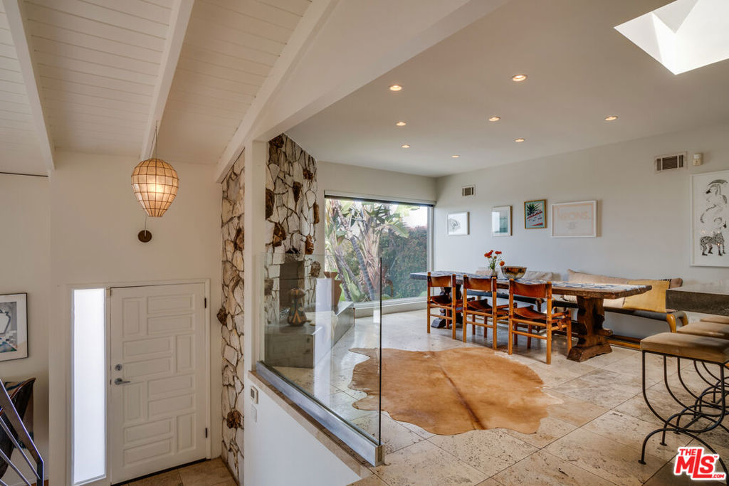 1816 Hollyvista Avenue