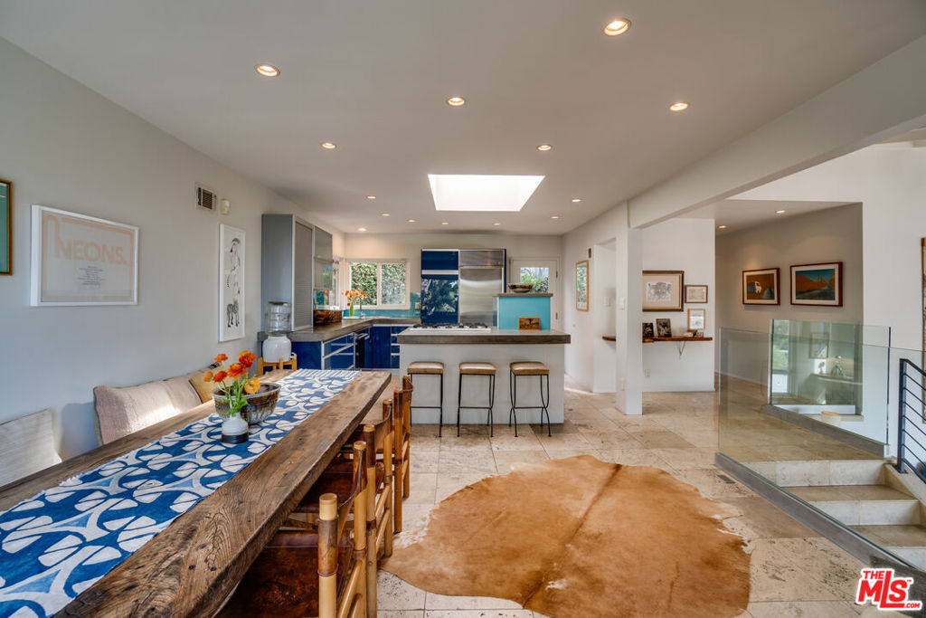 1816 Hollyvista Avenue