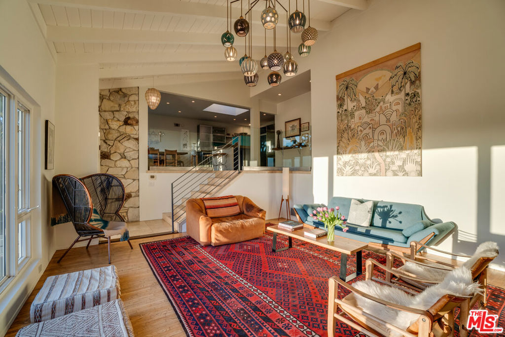 1816 Hollyvista Avenue