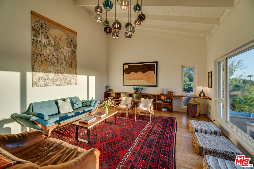 1816 Hollyvista Avenue