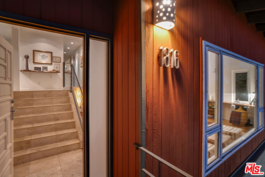 1816 Hollyvista Avenue