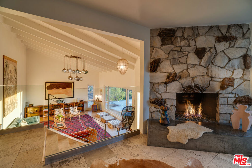 1816 Hollyvista Avenue