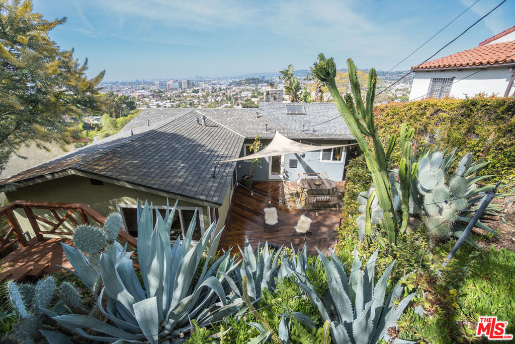 1816 Hollyvista Avenue