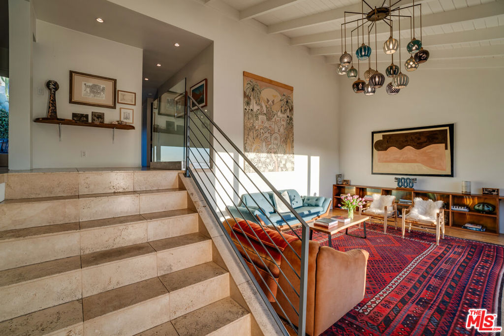 1816 Hollyvista Avenue