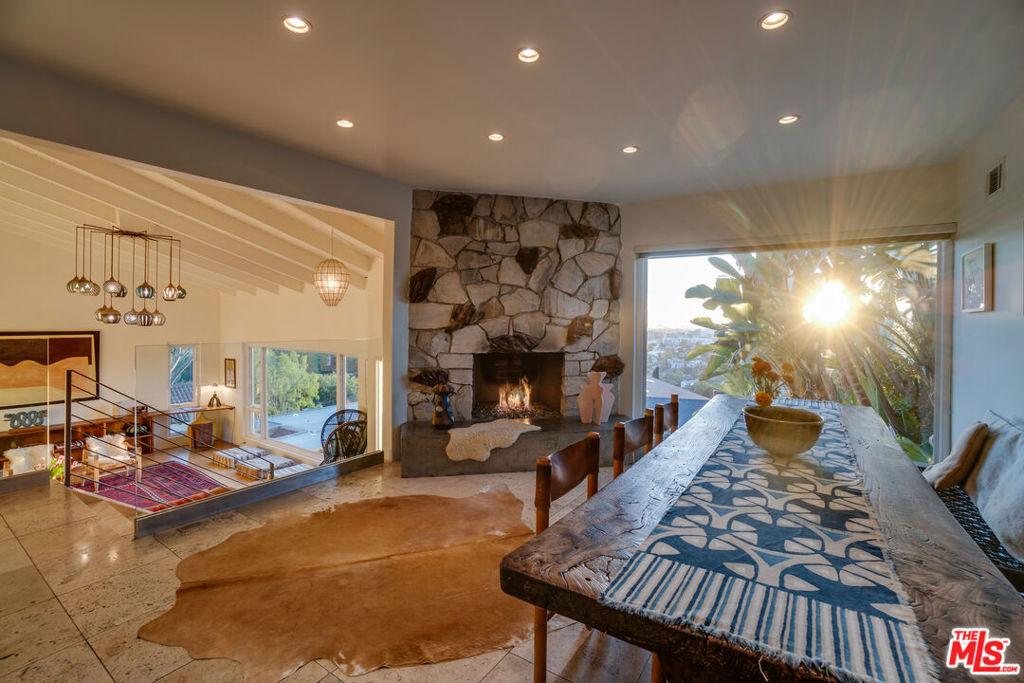 1816 Hollyvista Avenue