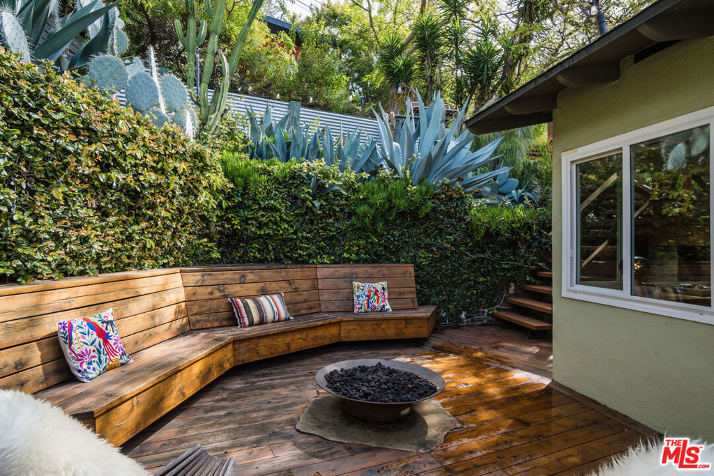 1816 Hollyvista Avenue