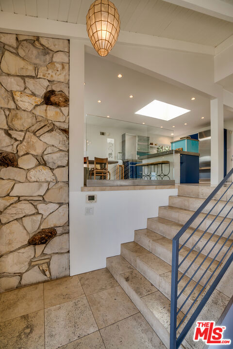 1816 Hollyvista Avenue