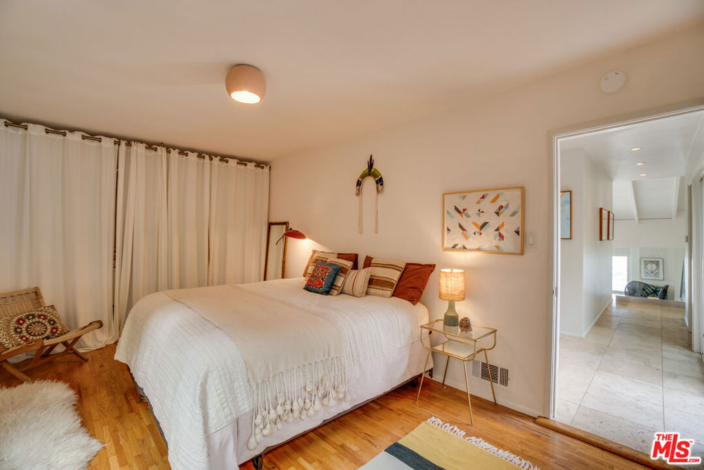 1816 Hollyvista Avenue