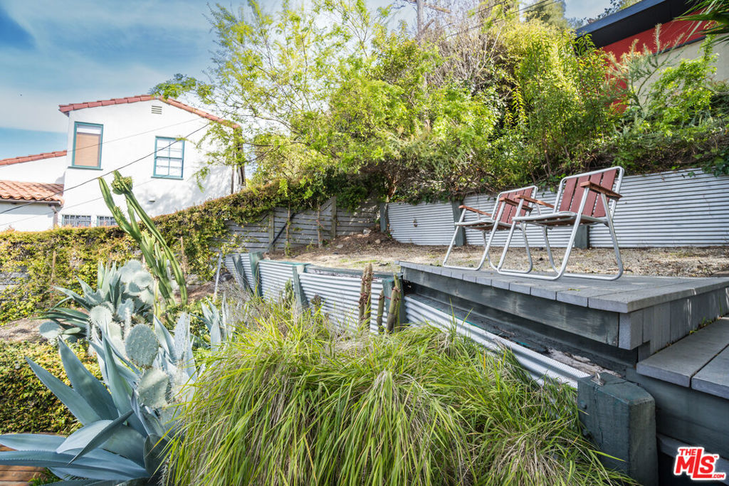 1816 Hollyvista Avenue