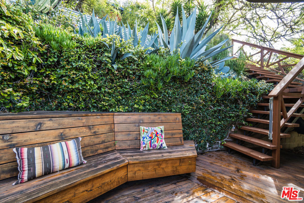 1816 Hollyvista Avenue