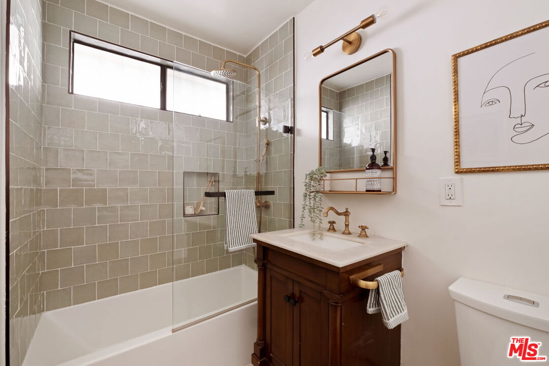 1922 Tamarind Ave Unit: 1