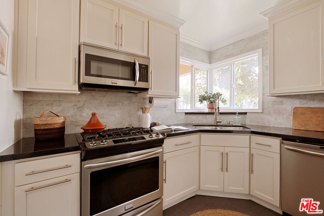 1922 Tamarind Ave Unit: 1