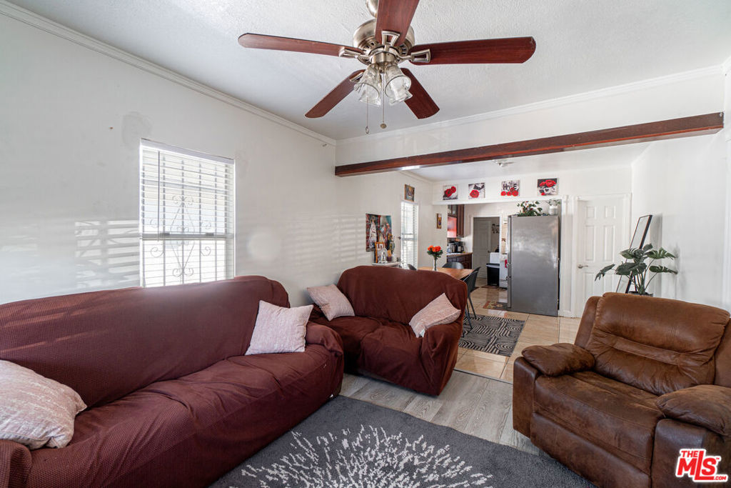 674 W 59th Place