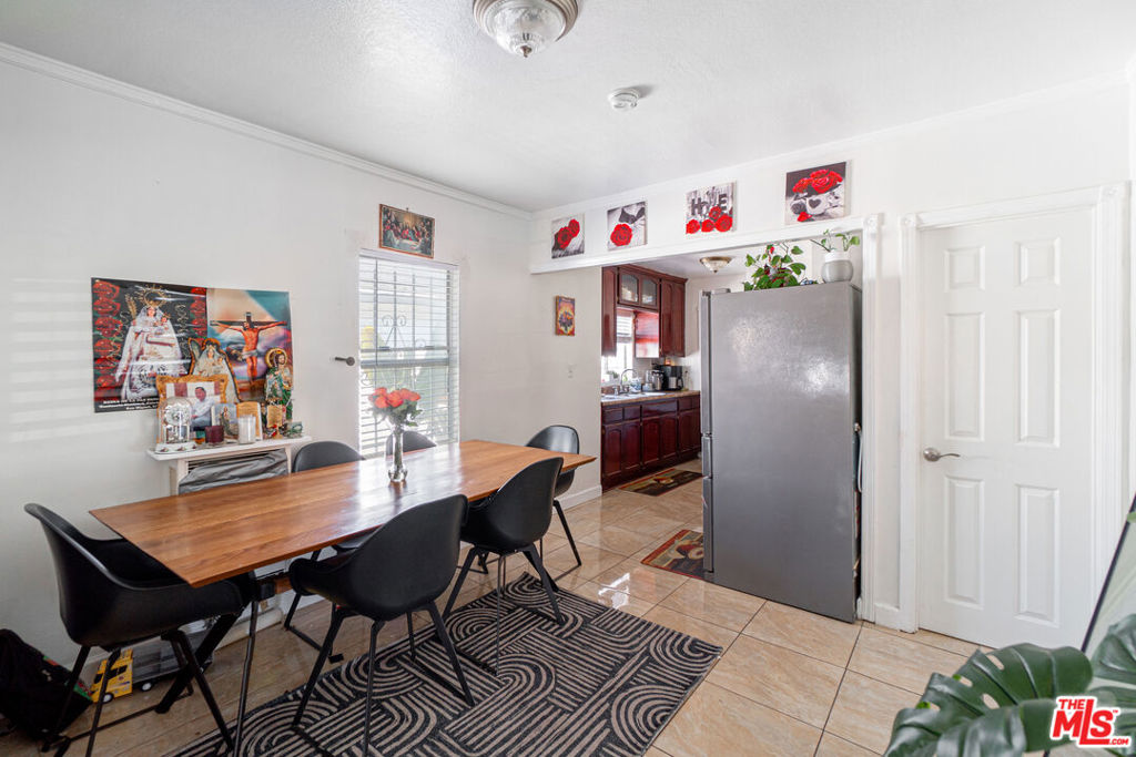 674 W 59th Place