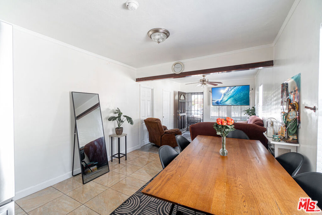 674 W 59th Place