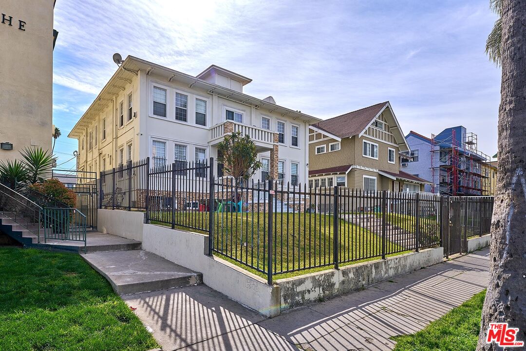 1214 S Norton Ave