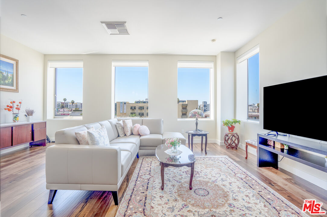 3810 Wilshire Blvd Unit: 412