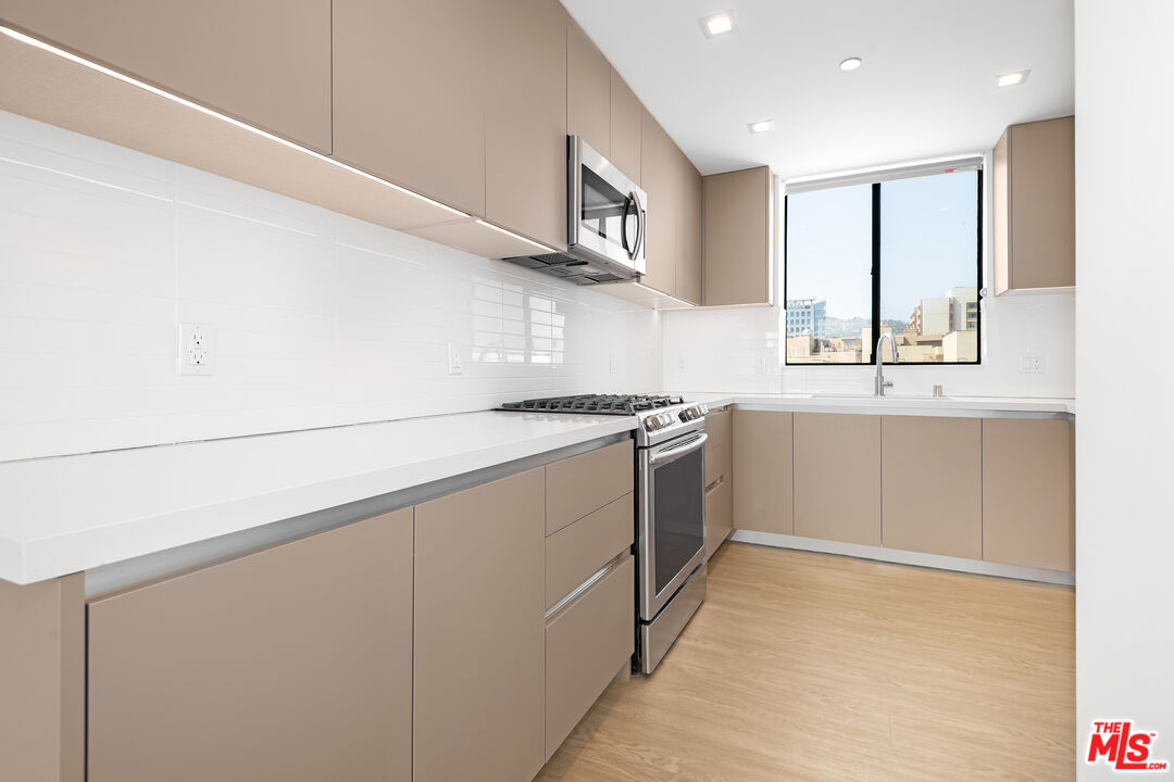 8555 Colgate AVE Unit: 501