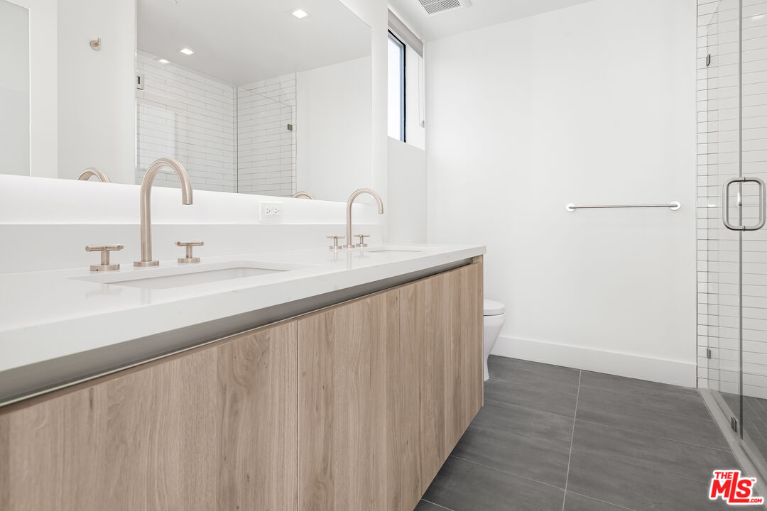 8555 Colgate AVE Unit: 501