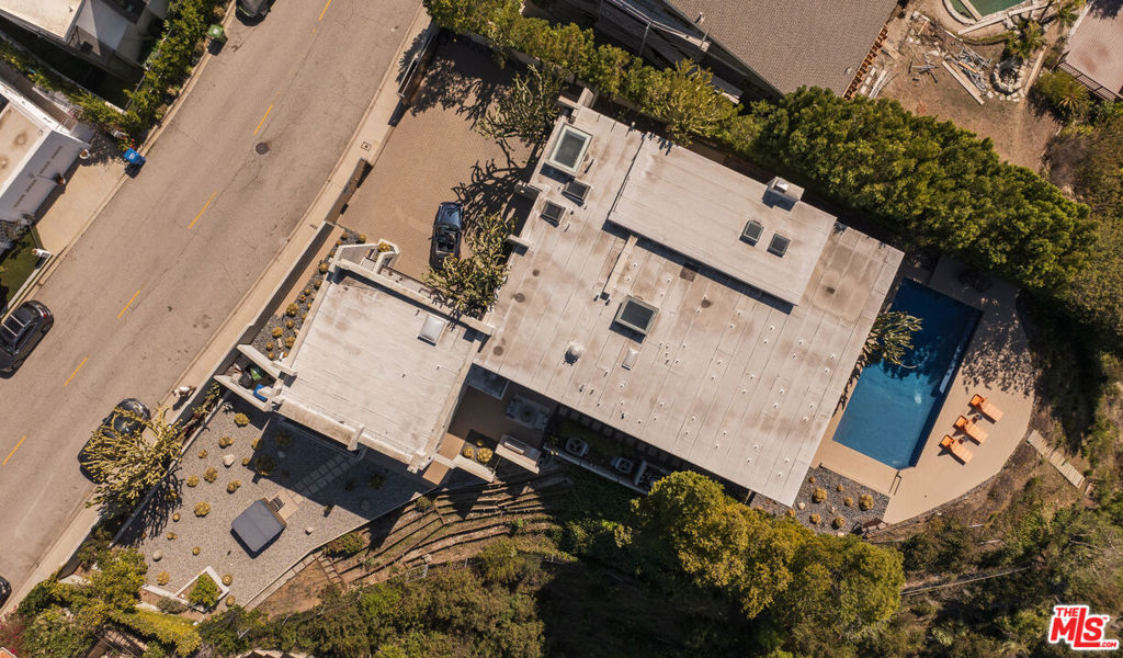 1649 Stradella Road