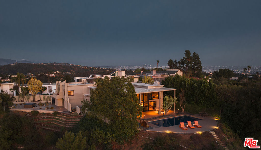 1649 Stradella Road