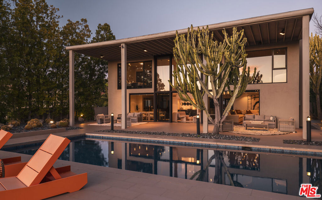 1649 Stradella Road