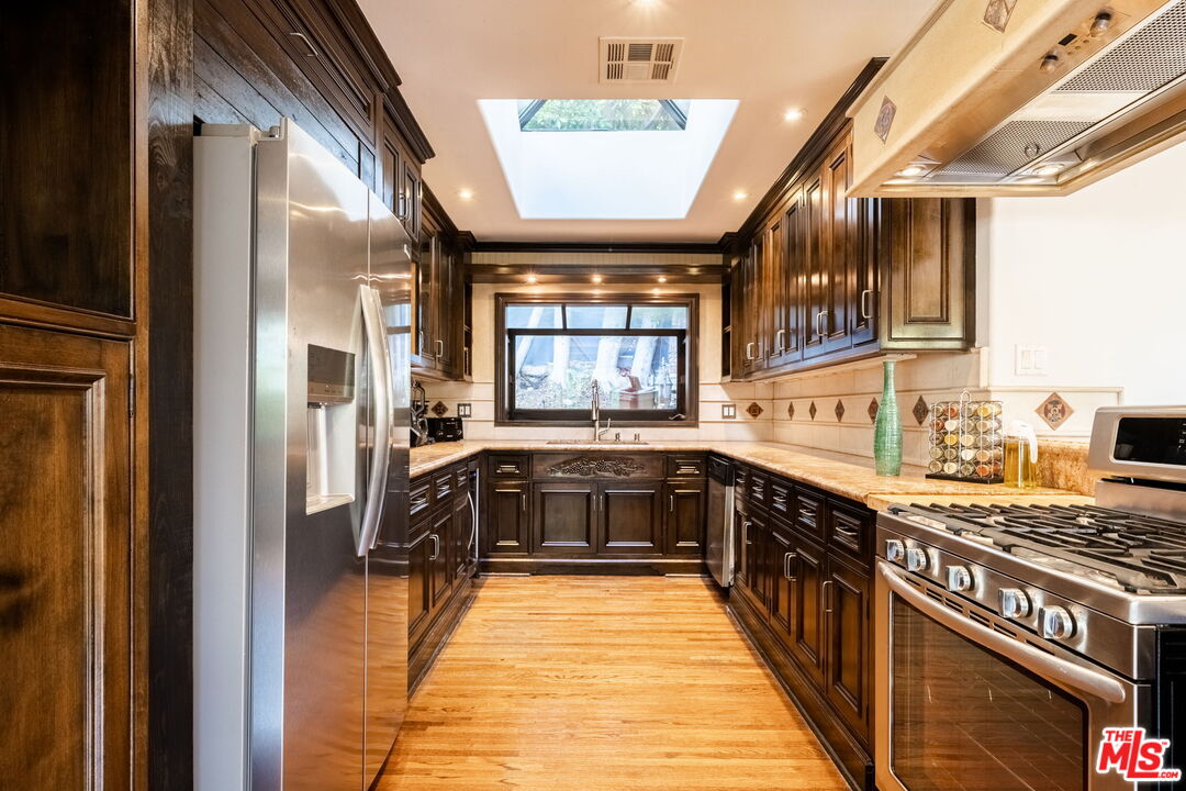 3870 Avenida Del Sol