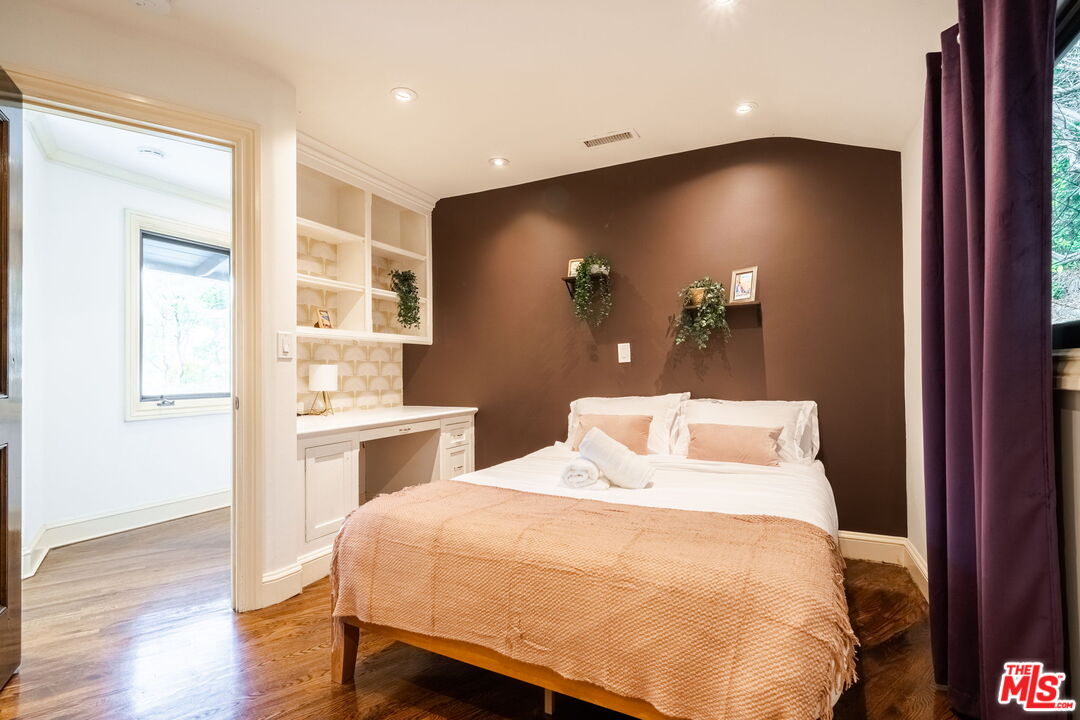 3870 Avenida Del Sol