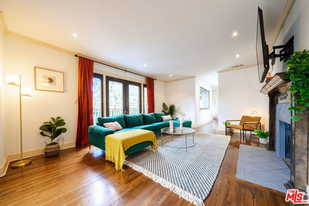 3870 Avenida Del Sol