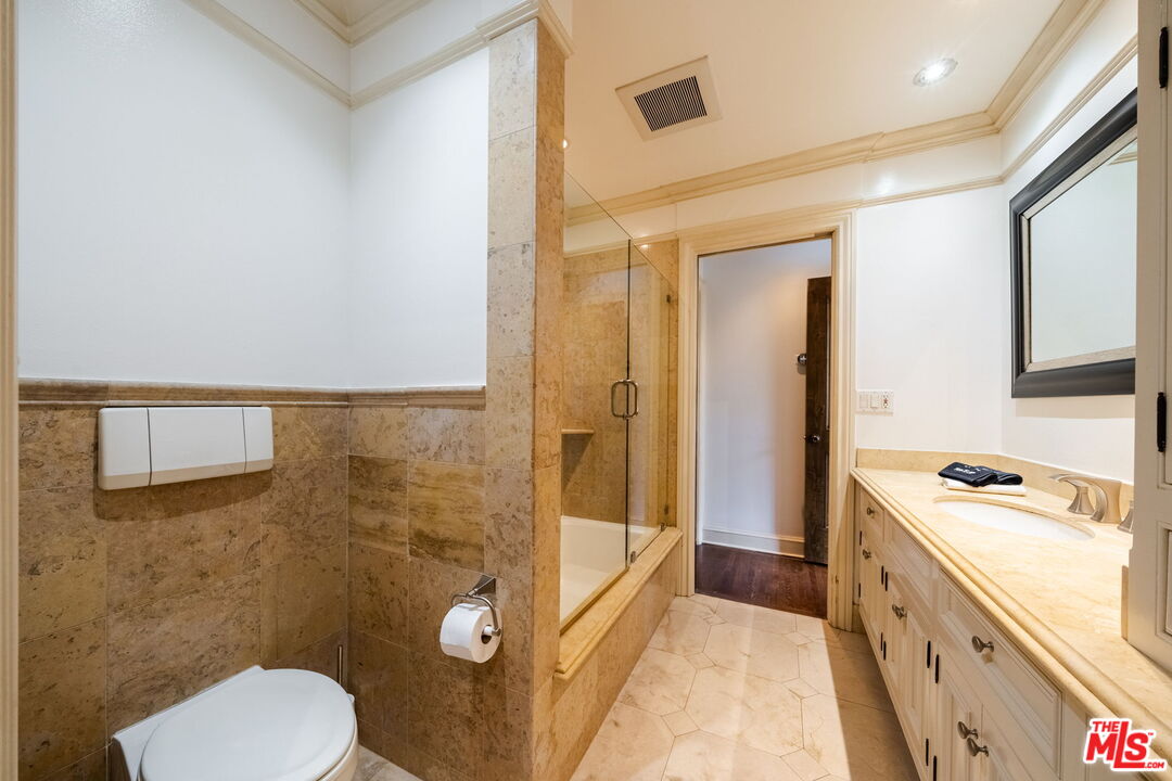 3870 Avenida Del Sol