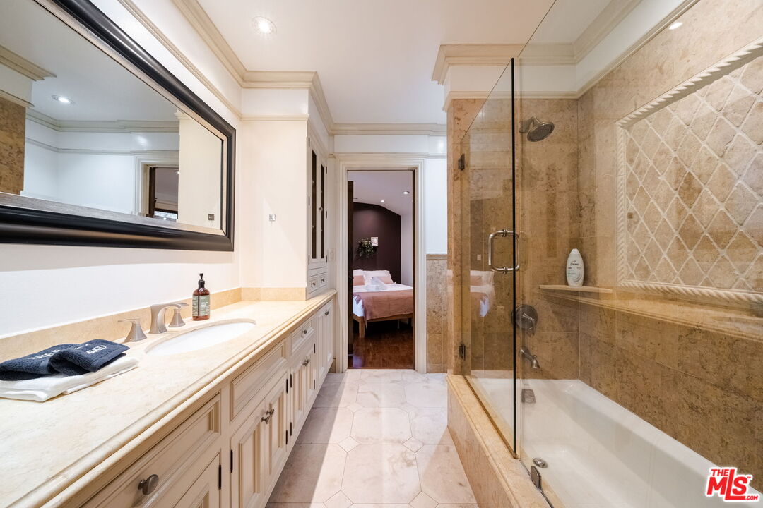 3870 Avenida Del Sol