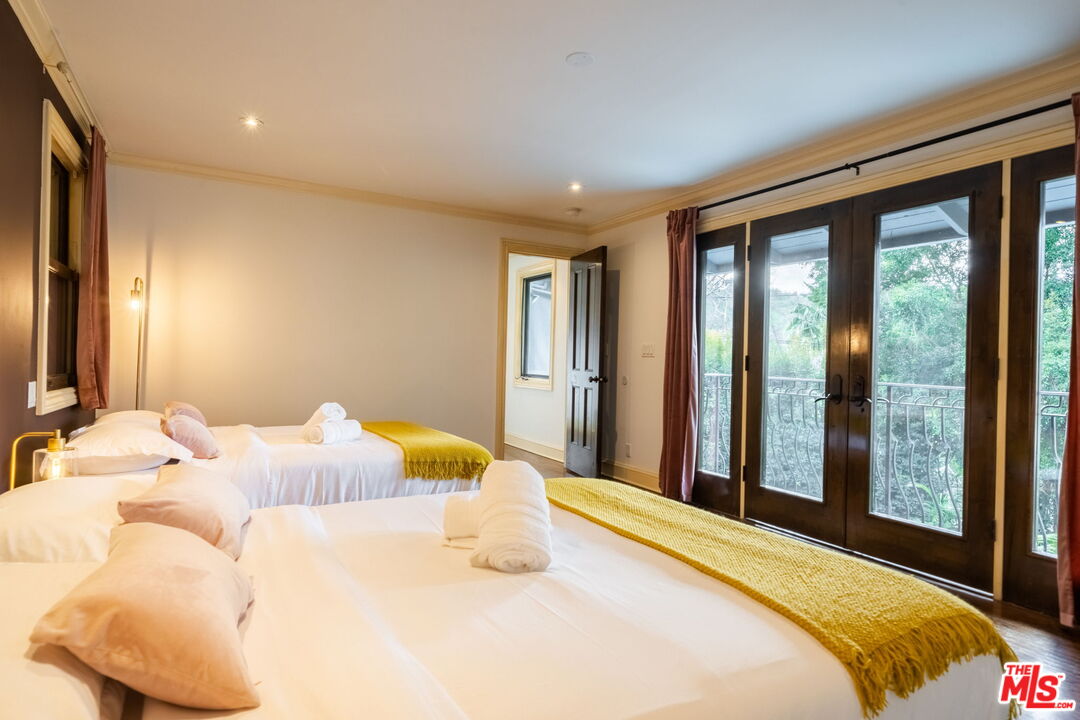 3870 Avenida Del Sol