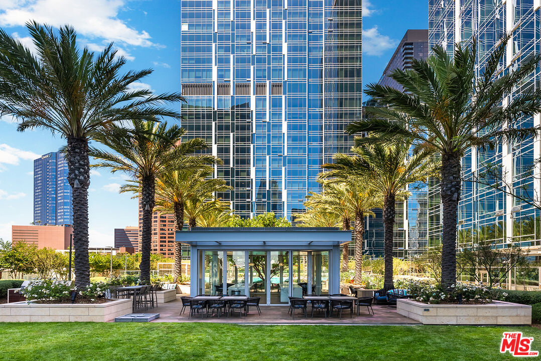 877 Francisco St Unit: 523