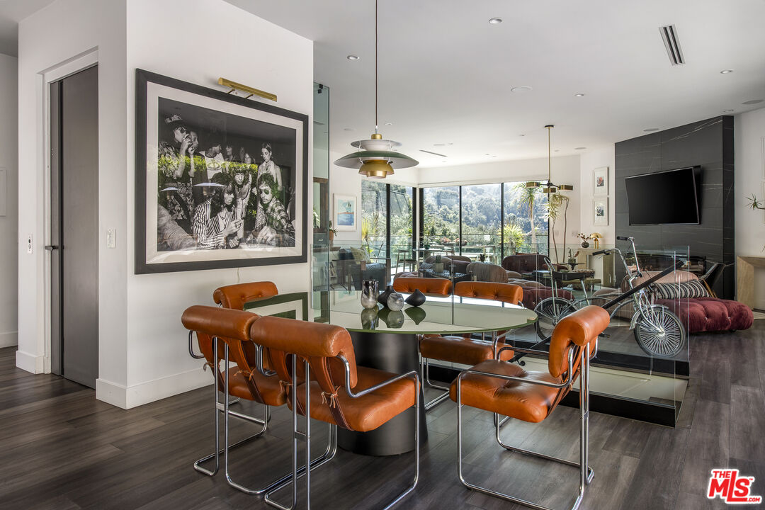 8145 Willow Glen Rd