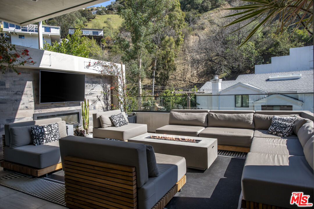 8145 Willow Glen Rd